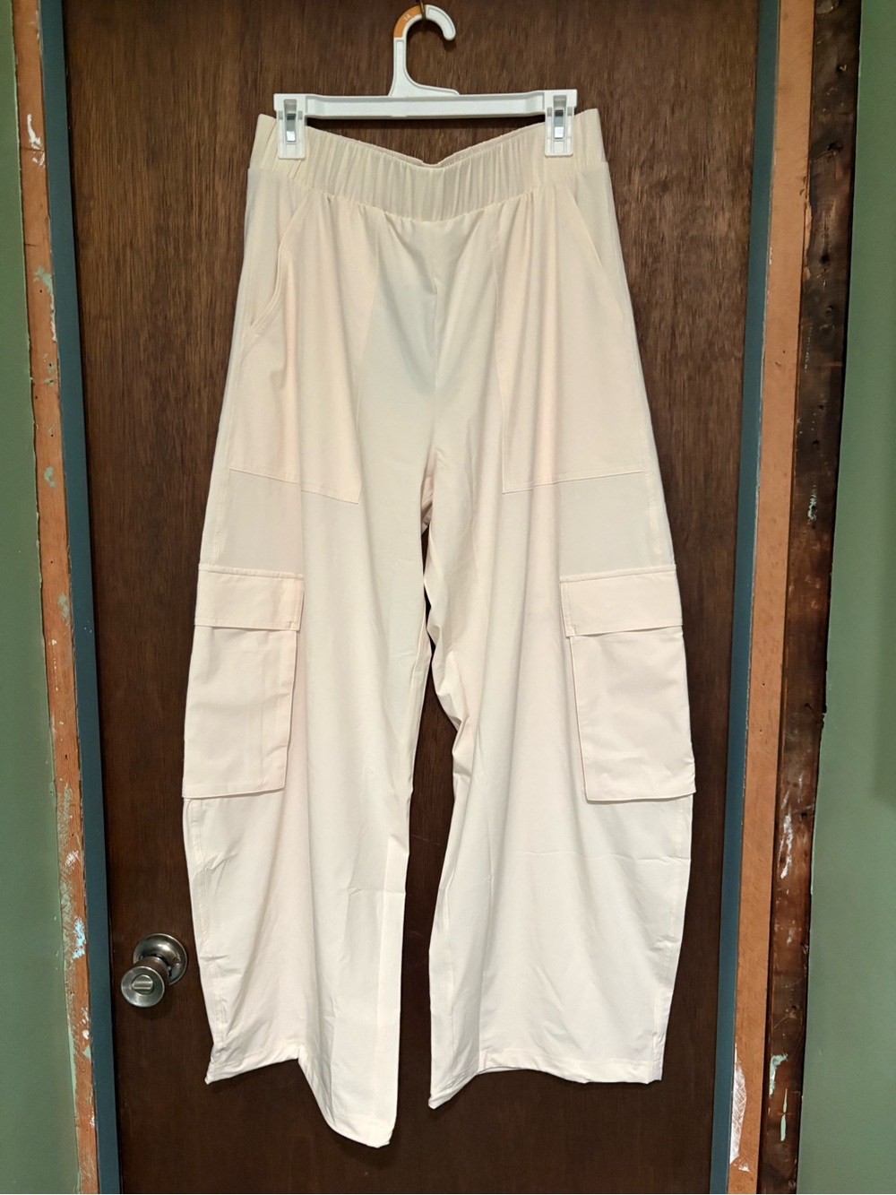 Fabletics Light Beige Wide-Leg Cargo Pants